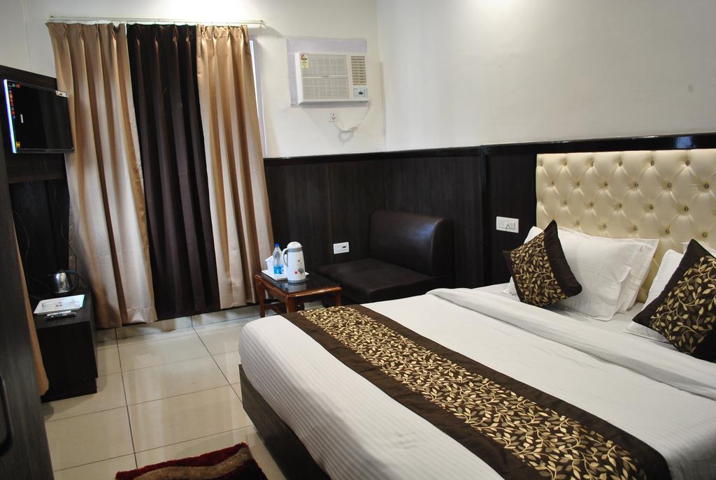 hotel-img